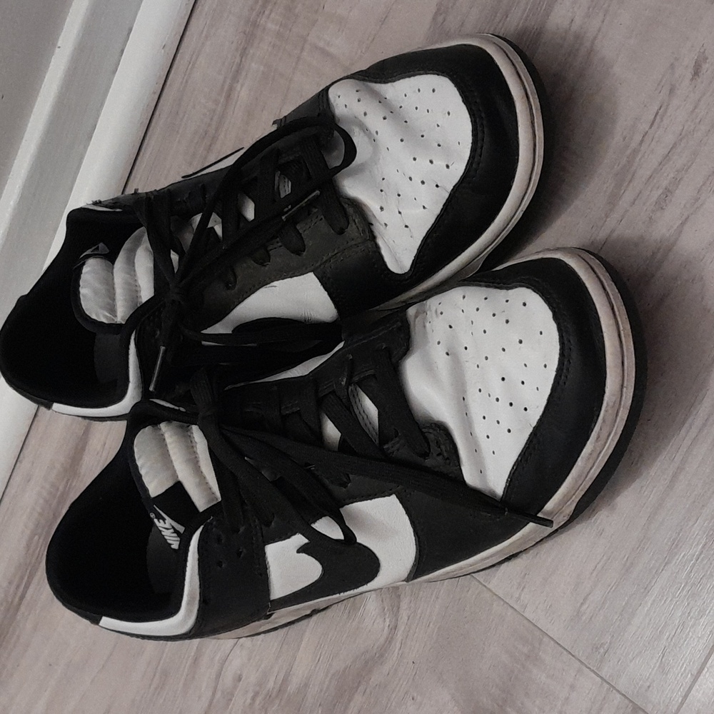 Nike Black and White Sneakers - Picture 3 of 5